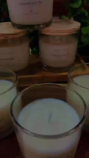 Vela Aromática Premium 150g em Vidro com Tampa de Madeira